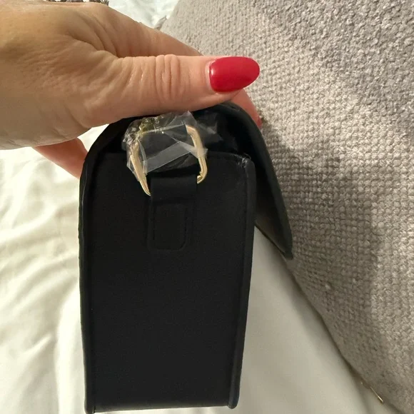 Jules Kae Black and Tan Women's Bag - Picture 5 of 6